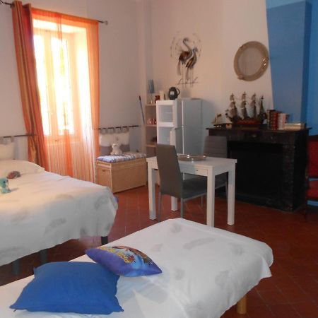 L'Abri Du Vent Bed & Breakfast Fitou Eksteriør bilde